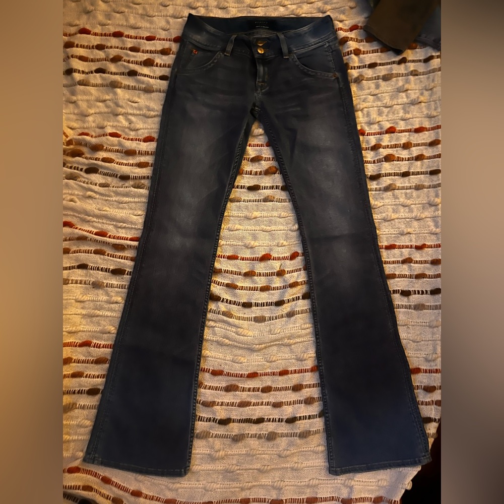 BEAT JEANS A GIRL CAN BUY. Hudson’s, size 26. Flared.